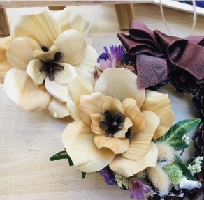 経木を使用したクラフトの例